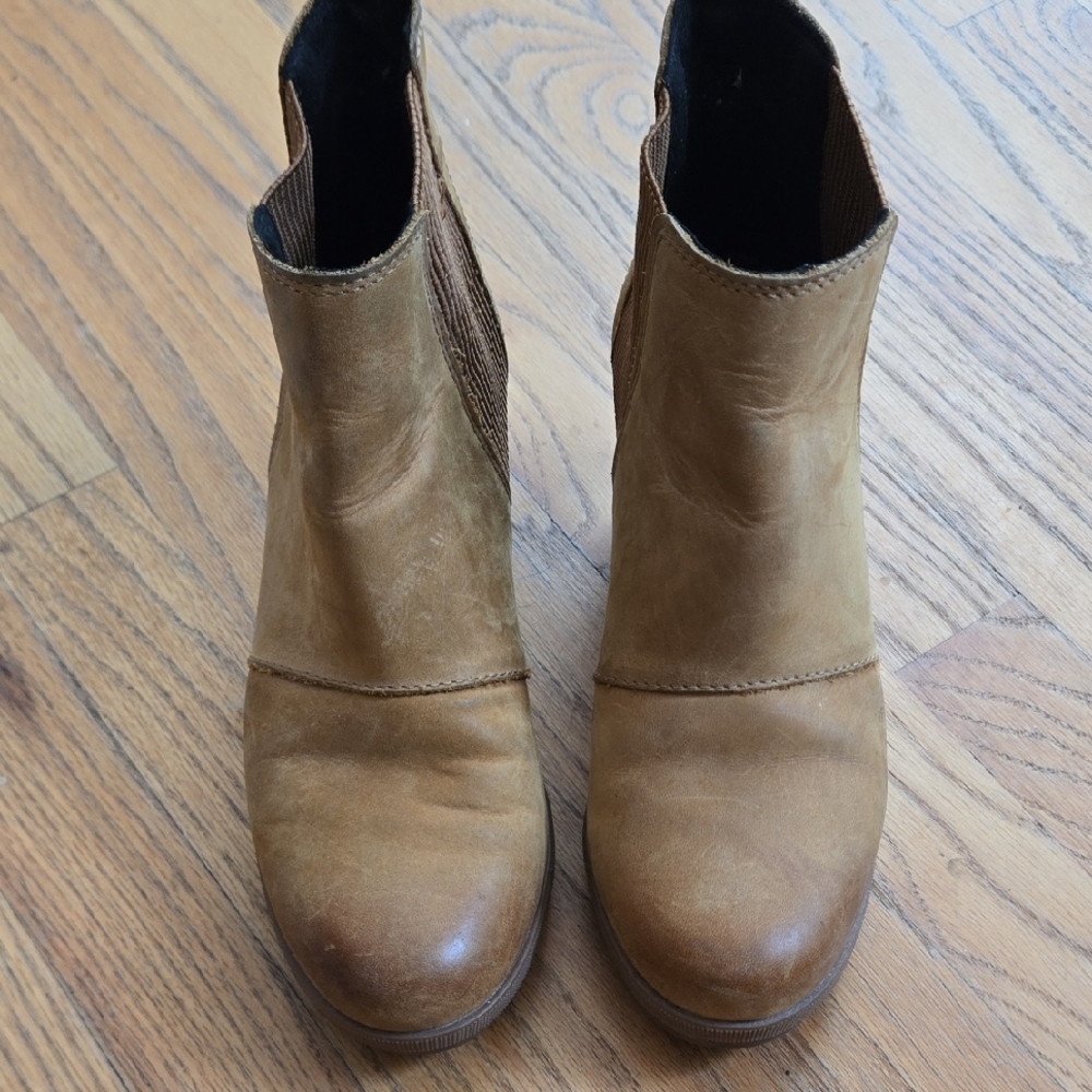 Sorel Tan Leather Chelsea Ankle Booties